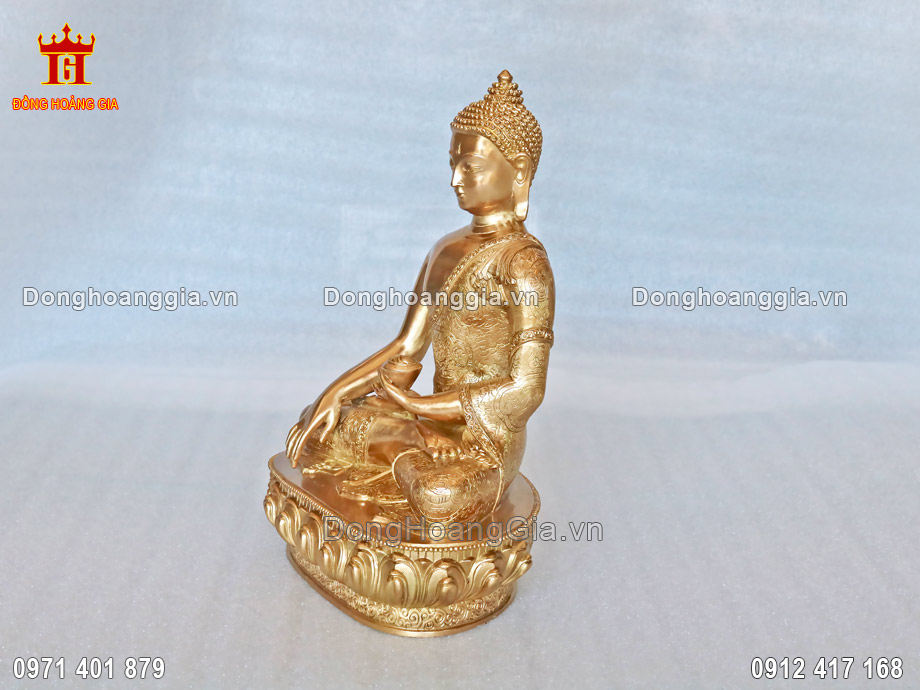 Tượng Phật Thích Ca Mâu Ni nhỏ được khách hàng sử dụng để thờ cúng tại gia